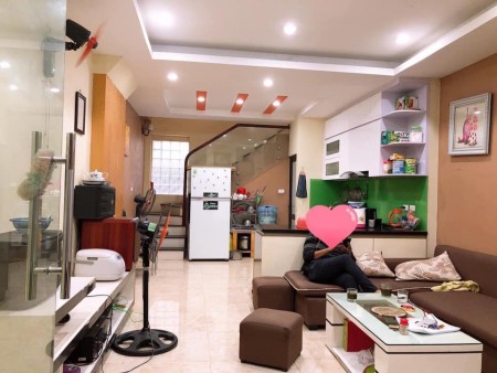 Nhà mới đất rẻ Cầu Giấy, 50m2, mt: 4.5m, giá nhỉnh 85tr/m2.