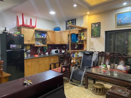 Bán nhà phố kinh doanh ÁI MỘ. 5 tầng , Ô tô tận cửa.