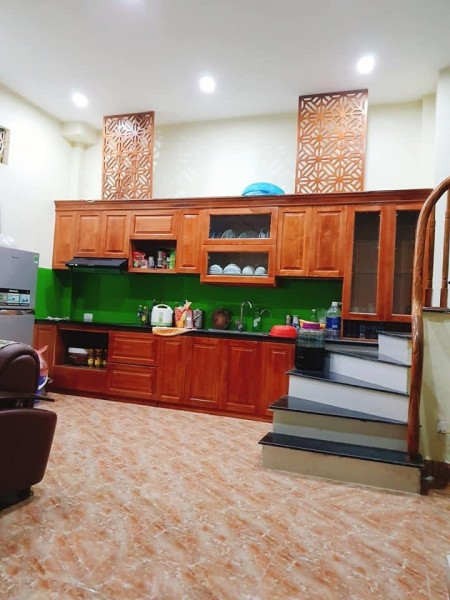 Bán nhà Giáp Bát, 48m2, Tặng nhà 5 tầng, Kinh doanh, bước mấy phút ra phố, chỉ hơn 3 tỷ