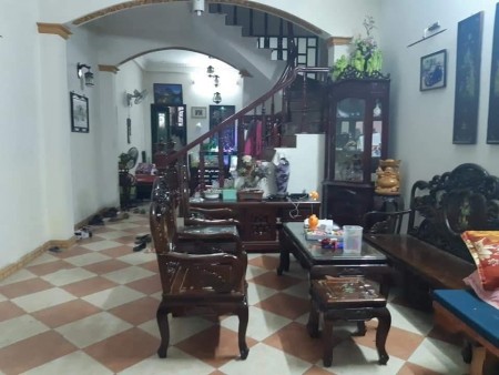 Nhà khu phân lô Lạc Trung, đi lại giao thông thuận tiện, oto nhỏ đổ cửa nhà