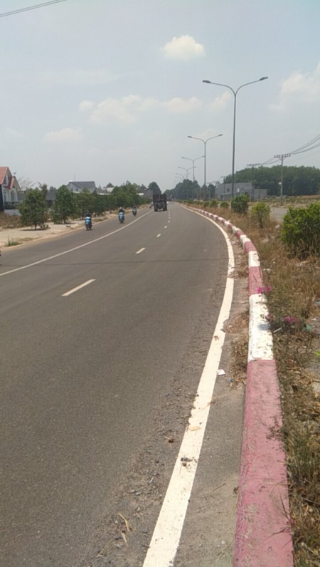 Đất thổ cư nhánh đường lớn NVL sát TTHC huyện hướng ra bệnh viện giá f0
