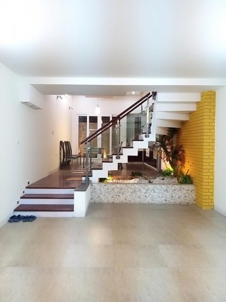 Bán gấp nhà Ngọc Lâm, oto 7 chỗ vào nhà, 65m2,Kinh Doanh