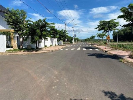 Nằm ngay mặt tiền đường Nguyễn Văn Linh 17m, trong trung tâm hành chính Đồng Phú