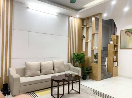 BÁN NHÀ NGÃ TƯ SỞ 30m2 x 4T MẶT TIỀN 4M VIEW ROYAL CITY GIÁ 2.6 TỶ
