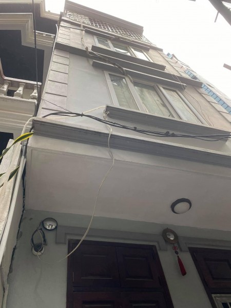 Nhà Đê Tô Hoàng 26mx4T xây chắc chắn, giá 2.5 tỷ lh 0916010180