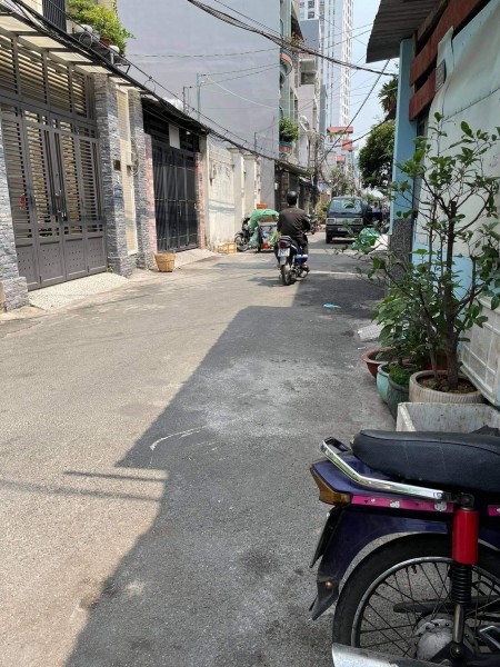 Hàng Hot Hẻm 2 ô tô Sổ A4 40m2=4x10 Ngay Đầm Sen Không Quy Hoạch chỉ nhỉnh 4 tỷ