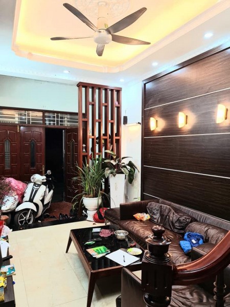 Bán nhà 3 tỷ Vũ Xuân Thiều, tặng nội thất tiền tỷ