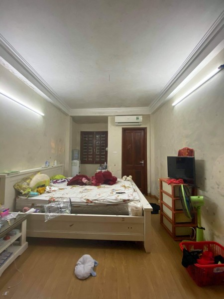 NGỌC THỤY NHỈNH 3TỶ NHÀ ĐẸP Ở LUÔN_SỔ HOA HẬU Ô TÔ TRÁNH HAI ÔTÔ ĐUA NHAU ĐƯƠC