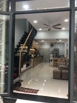 Chính chủ bán nhà đường Đồng Đen Quận Tân Bình 4 tầng HXH giá rẻ.