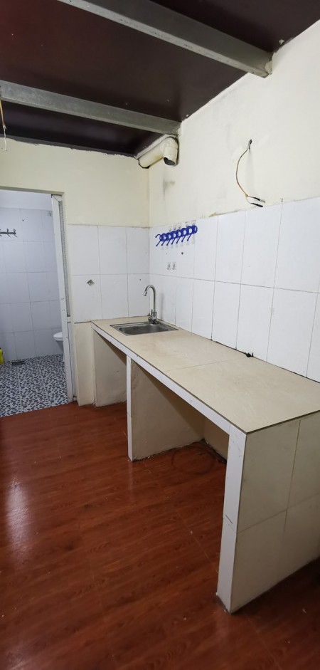 Bán nhà Lạc Long Quân mặt tiền 5m, DT 48m2- ngõ thông- chỉ nhỉnh 2 tỷ.
