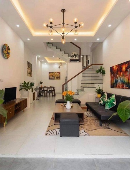BÁN NHÀ 60M, 4.9 TỶ, SÂN RỘNG, GẦN HỒ, HOA HẬU Ở ĐÂY CHỨ ĐÂU!