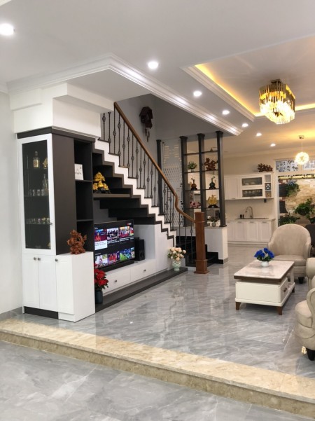 Bán nhà mặt tiền đường Hàn Mặc Tử. Phường 7. Hướng Tây Nam