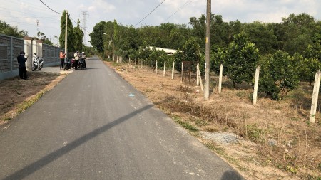 KẸT TIỀN NÊN TÔI CẦN BÁN GẤP LÔ ĐẤT 6.000M KẾ BÊN UỶ BAN XÃ, ĐƯỜNG NHỰA 12M, DÂN CƯ ĐÔNG