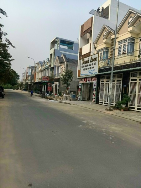 Nhà 1 trệt 1 lầu Hoá An - kế cty Pouchen. SHR đường 2 xe hơi tránh nhau