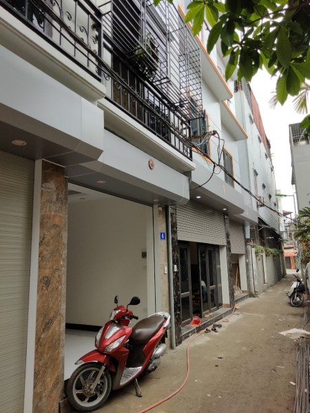 Nhà đẹp Ngã tư Tố Hữu Vạn Phúc,Đại Mỗ, Nam Từ Liêm 4tầng giá 3.1tỷ, cách ngã tư 100m