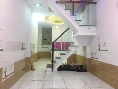 Bán Nhà Đường 3/2 Q 10 40m2 4,5 tỷ.