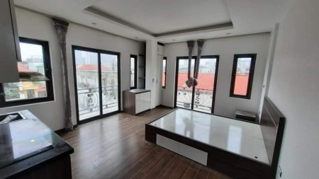 Bán nhà đẹp, dòng tiền khủng Nguyễn Khánh Toàn, 8 tầng, thang máy, 28 phòng víp xịn sò, giá 29,5 tỷ, ô tô vào nhà.