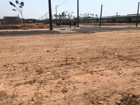 Đất quốc lộ 13 - Đại học Việt Đức