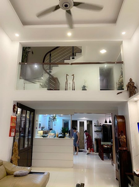 Bán Nhà Ngõ 455 LẠC LONG QUÂN, Ô TÔ ĐỖ CỔNG, dt 135m2, MT 6m, chỉ 15,5 tỷ