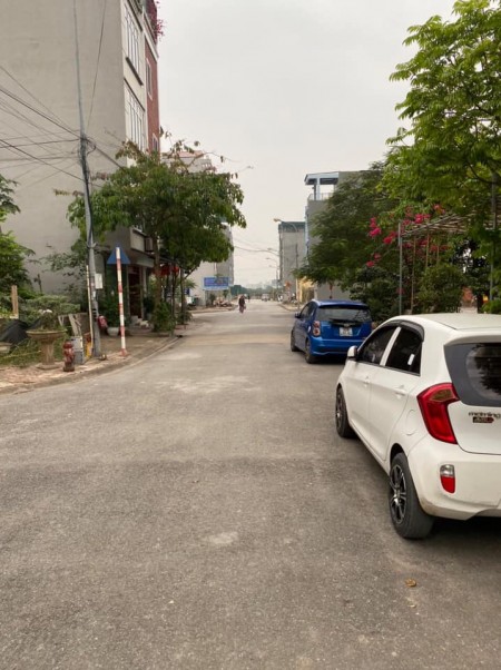 Bán đất phân lô Tu Hoàng Nhổn dt 40m2 đường phân lô vỉa hè gần trường liên cấp, LH 0962565333