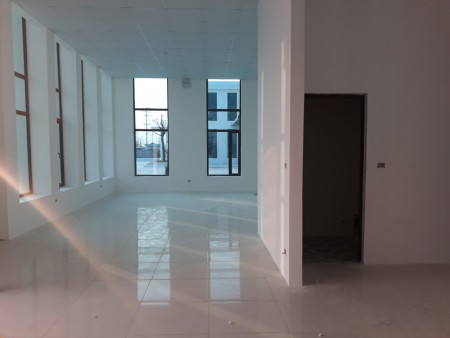 Cho thuê xưởng 9000m2 KCN Quế Võ, xưởng mới, bàn giao tháng 4. LH 0988457392