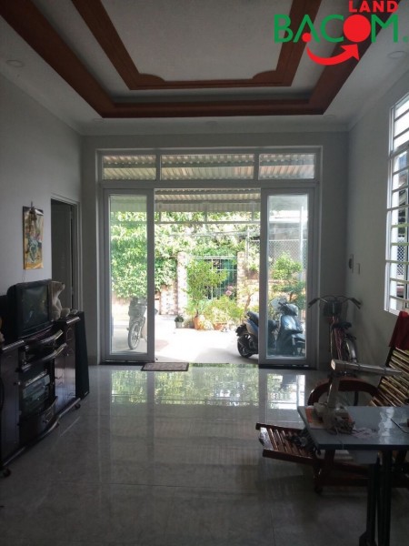 Nhà 1 trệt 1 lầu Bửu Hòa 140m2, sổ riêng thổ cư, hẻm xe tải thông tứ hướng, gần chợ Đồn