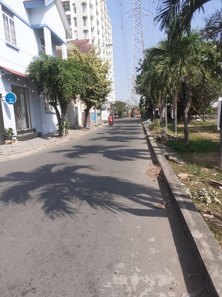 HOT căn BT góc 2 mặt tiền khu nhà ở Nam Long- Quận 9- DT: 131,5m2- giá 11.5 tỷ