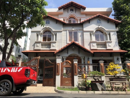 Villas Phú Mỹ Hưng - Khu Nam Quang Diện tích 15 x 18m. Kiến Trúc Cổ Điển Giá 62 tỷ