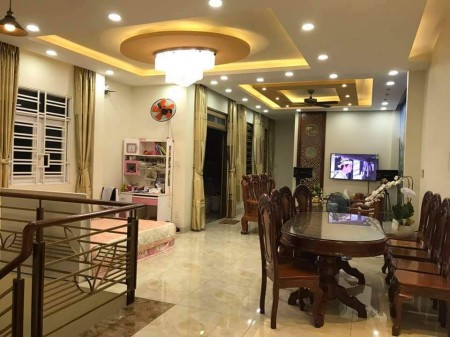 Bán nhà hẻm 8m, Phạm Văn Bạch, 5.6 x 17.5m, giá 10 tỷ