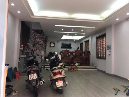 Nhà Đẹp Cầu Giấy Kinh Doanh Văn Phòng Ô tô Vào Nhà, 75m, 4 Tầng, Giá 8.5 Tỷ