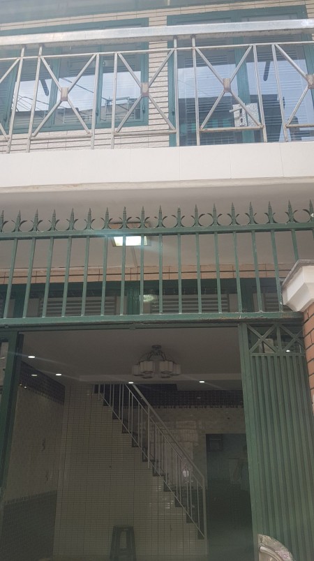 Bán nhà mặt tiền tại Đường Đất Thánh, Tân Bình, Giá chỉ 5.45 tỷ