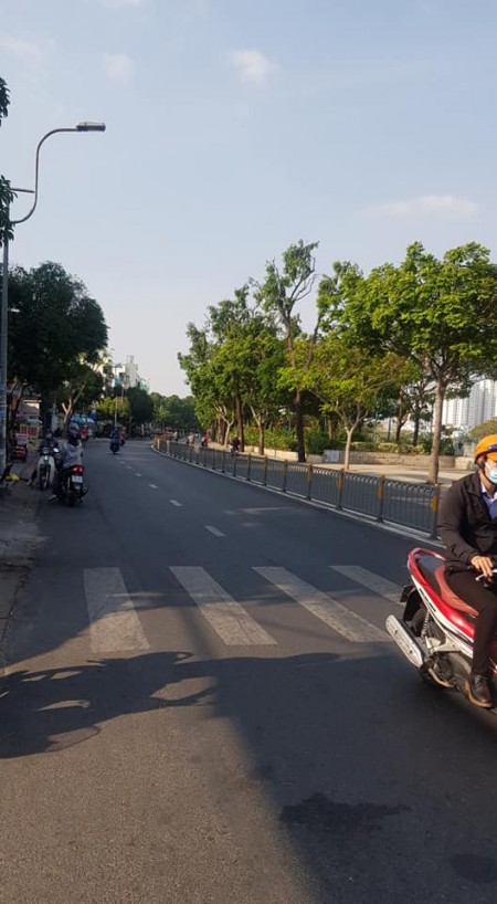 Chỉ 8.9 tỷ có ngay nhà HXH Khu Phân Lô Cư Xá Phú Lâm Q6 4 Tầng .
