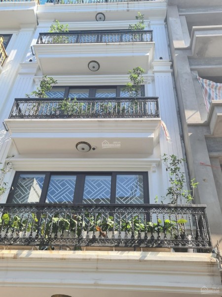 Bán nhà liền kề trung tâm quận Long Biên, hàng hiếm: 6 tầng, mặt tiền 4.6m, có thang máy, hơn 6 tỷ, ô tô vào rộng
