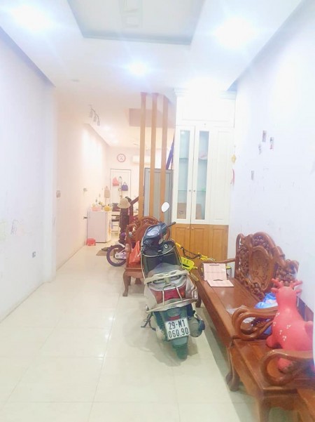Bán gấp nhà Nguyễn Tuân,Thanh Xuân 44m 4T 4.7 tỷ,phố cực hiếm nhà bán