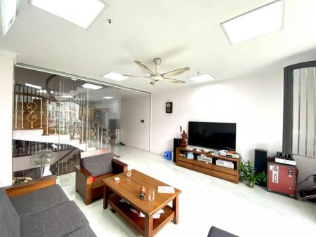 SIÊU ĐẸP SIÊU VIP MẶT HỒ GARA Ô TÔ Ngọc Lâm, Long Biên 5Tx75M2, hơn 9 tỷ. LH: O977.611.089
