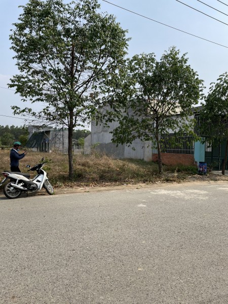 Cần tiền tôi bán 270m2 đất sổ riêng, thổ cư 100%, phù hợp xây nhà trọ tại Khu Công Nghiệp