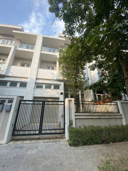 Bán biệt thự GIÁ TỐT K3 Ciputra, 140m2, 3 tầng, hướng Bắc, giá bán: 28 tỷ. LH: 0398195355