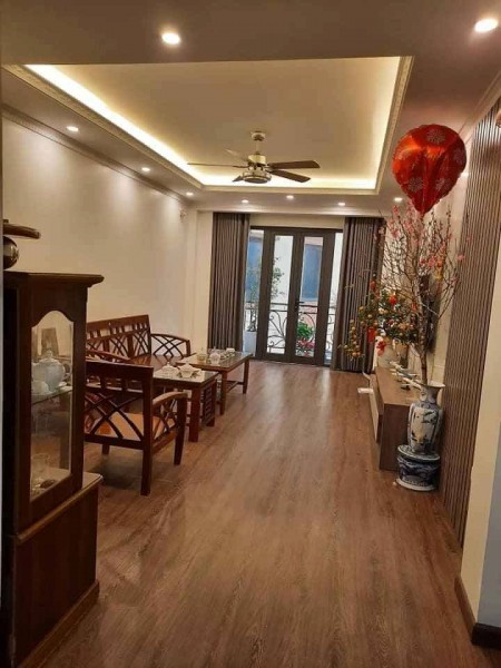 Bán nhà ở Hoàng Cầu 10.8 tỷ. DT 44m2, Mt 4.1, đẹp, phân lô, oto