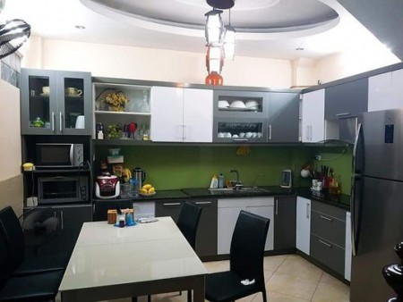140M2 6 tầng 10 căn hộ khép kín tại phố Nguyễn Văn Cừ chỉ 14 tỷ.
