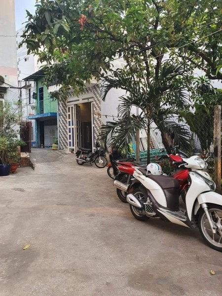 Bán gấp nhà hẻm nguyễn thái sơn có sân chơi cho trẻ em