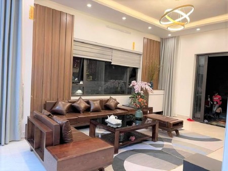 Biệt thự Châu Âu, Cầu Giấy. Vỉa hè, ô tô. DT 210m2 5T MT15m, nhỉnh 40 tỷ