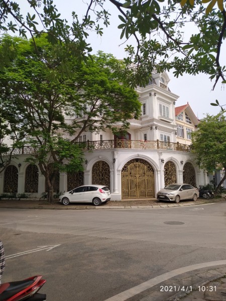 Cho thuê văn phòng lô góc, ngay ngã tư KĐT Sài Đồng