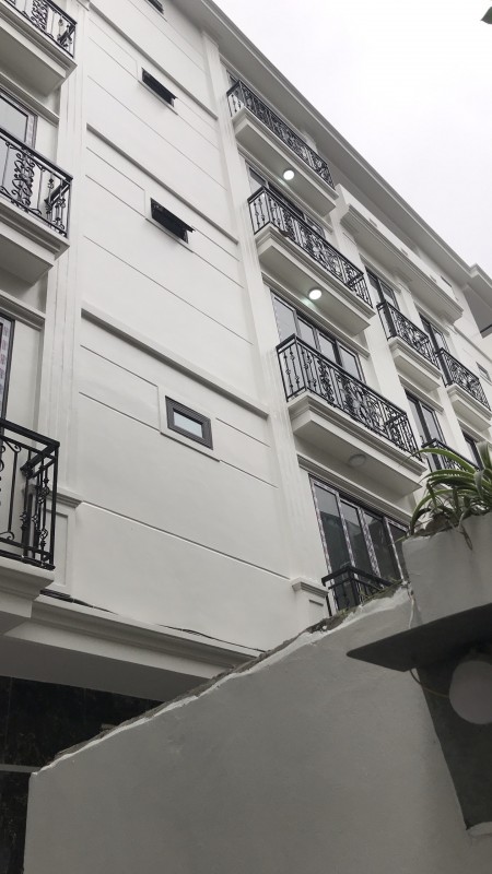 Bán Nhà Hoàng Mai mà cứ ngỡ nhà Vinhome nhà ngõ 169 Đường Hoàng Mai,oto quay đầu cách 10m 5T, dt 32M2, lh 0913458362