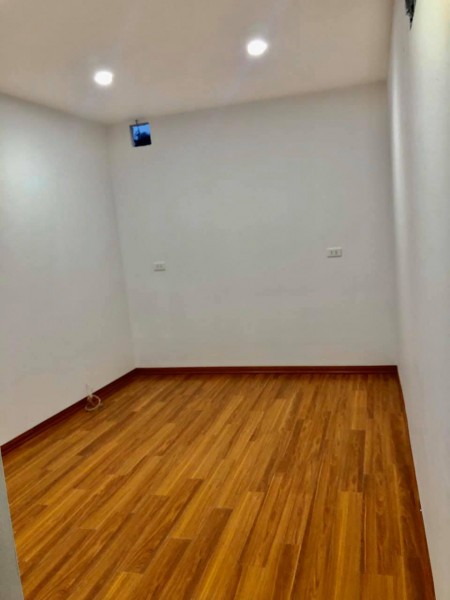 Bán gấp nhà ngõ 32 Đường Bưởi giá 4.5 tỷ, 50m2, MT 4m, SĐCC