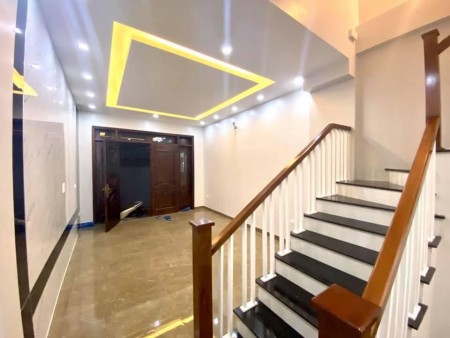 Nguyễn Văn Cừ Long Biên lô góc gần phố