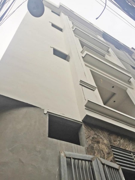 Nhà mới xây đang hoàn thiện, ngõ Vĩnh Hưng ô tô đỗ cửa,30mx5 tầng 2,9 tỷ