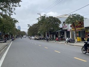Chủ đi nước ngoài nên cần bán nhanh căn nhà mặt tiền đường Trường Chinh.