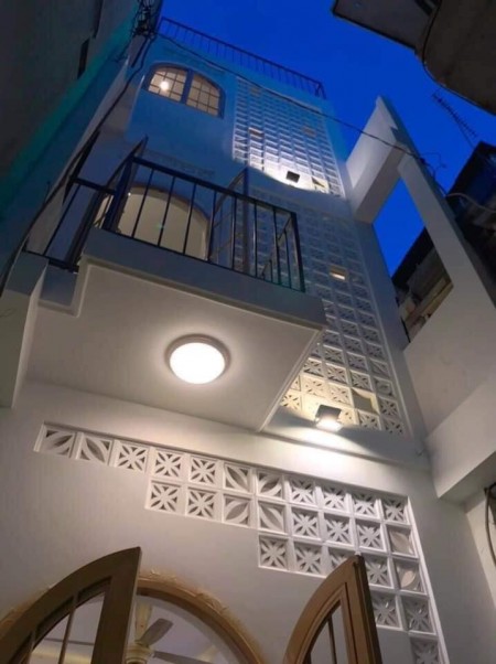 Chỉ nhỉnh 3 tỷ có TL có ngay nhà 32 m2 4 tầng Bài Thị Xuân, Tân Bình 0912352858.