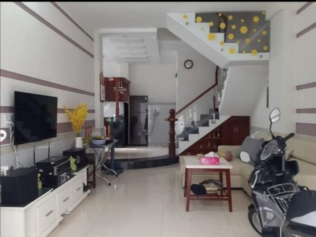 Bán nhà hẻm 737 Lạc Long Quân Tân Bình 5 tầng - 35m2 chỉ 5.2 tỷ