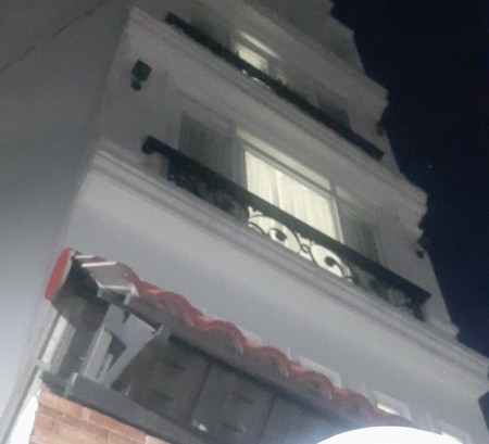 Nhà Đẹp Đ. Nguyễn Thượng Hiền Bình Thạnh. 5 tầng. Sổ đẹp nở hậu,giáp Phú Nhuận. 5.4 tỷ Tl.